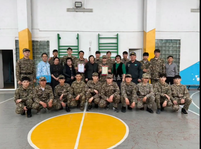 «Шыныққан жігер- мықты қорған» тақырыбында әскери-сайыс сабақ өткізді.